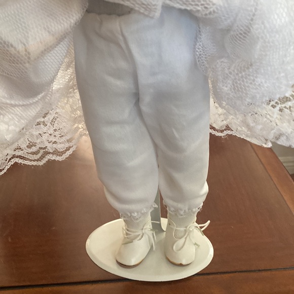 Beautiful black Porcelain doll - Picture 14 of 16